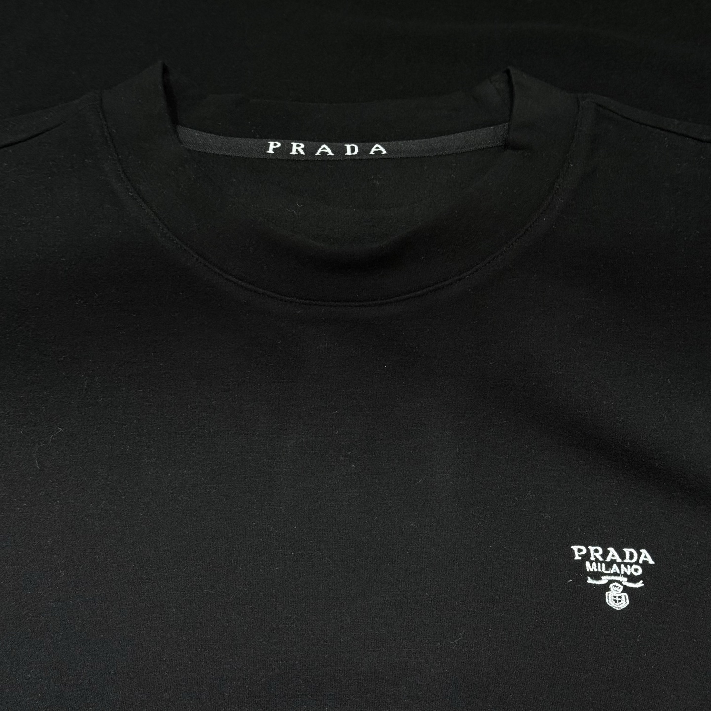 黑色：细节特写