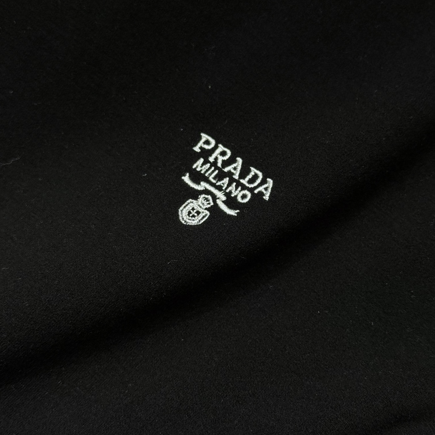 黑色：细节特写