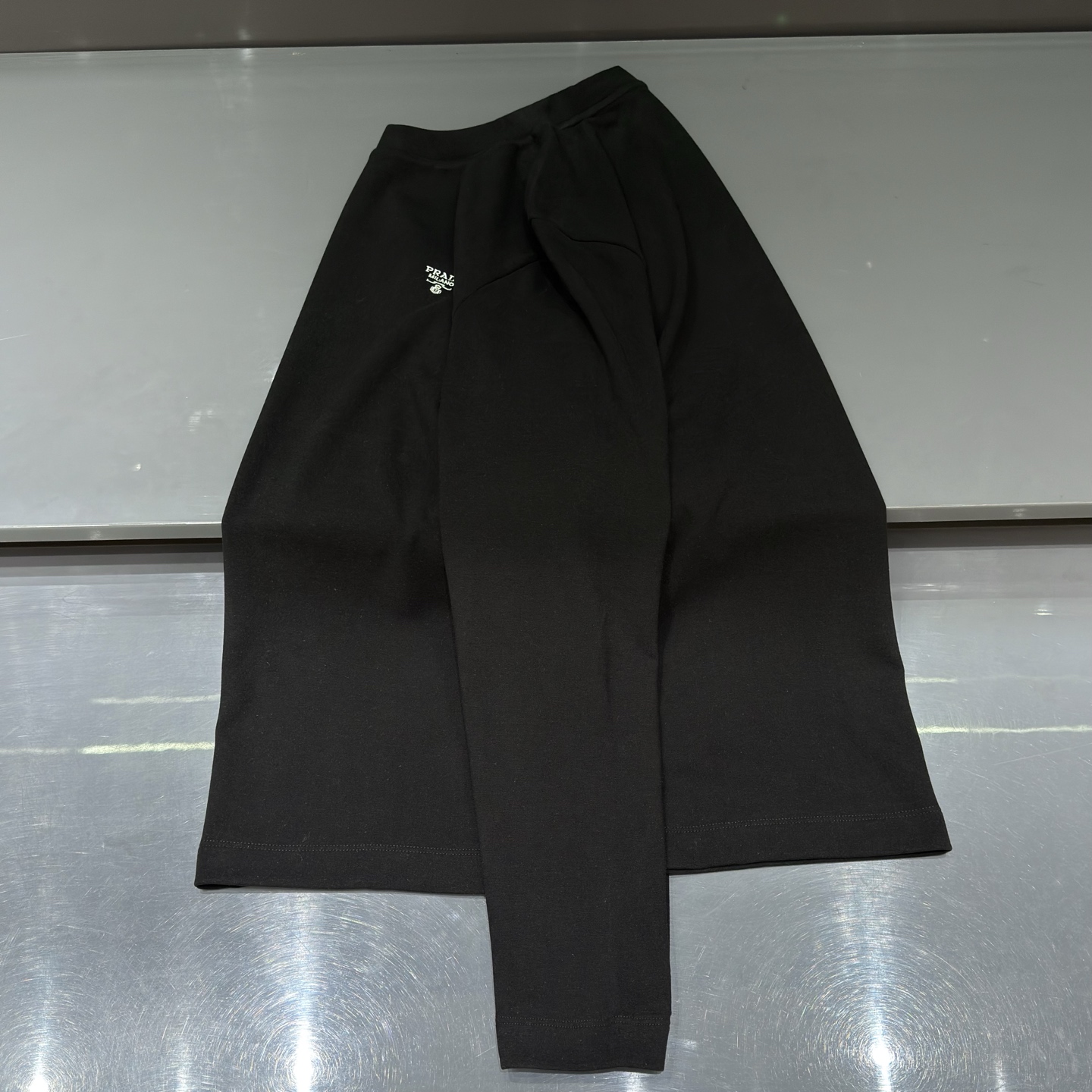 黑色：细节特写