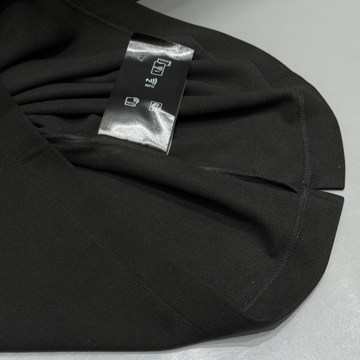 黑色：细节特写