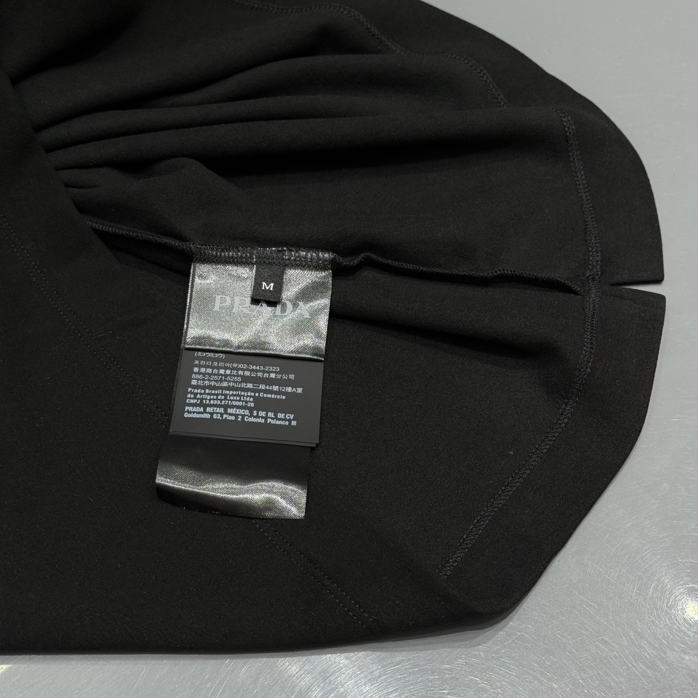 黑色：细节特写