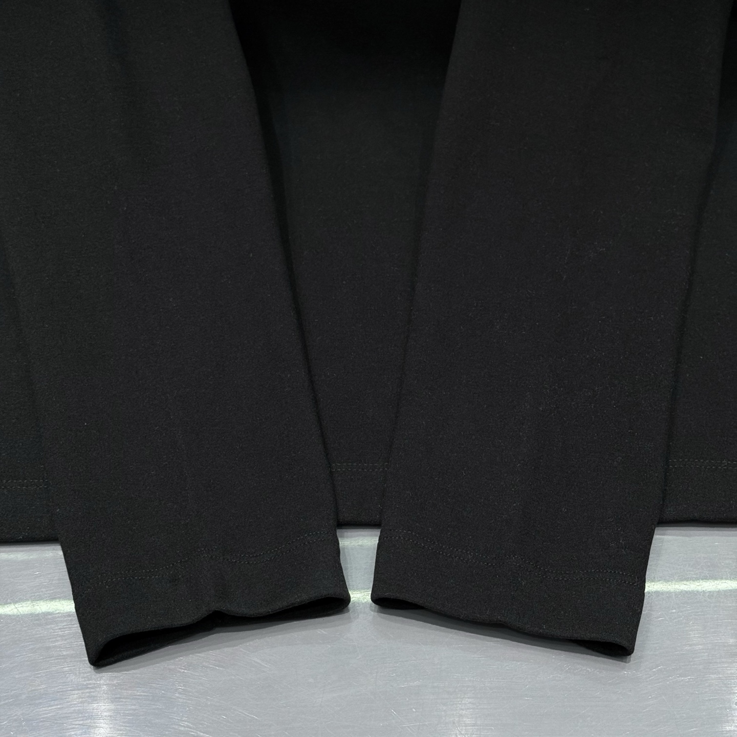 黑色：细节特写