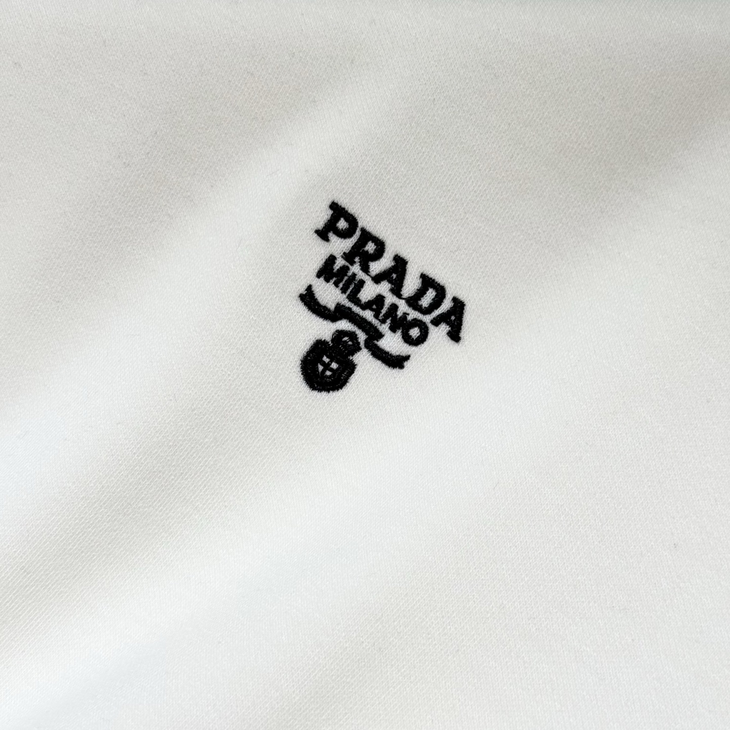 白色：细节特写