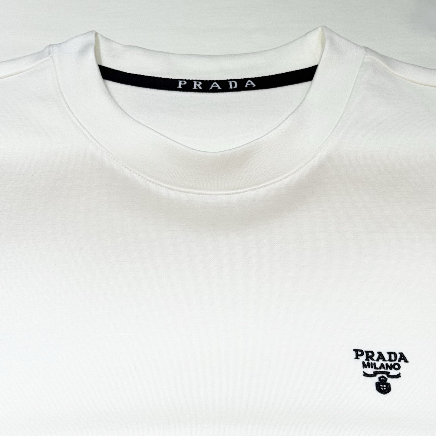 白色：细节特写