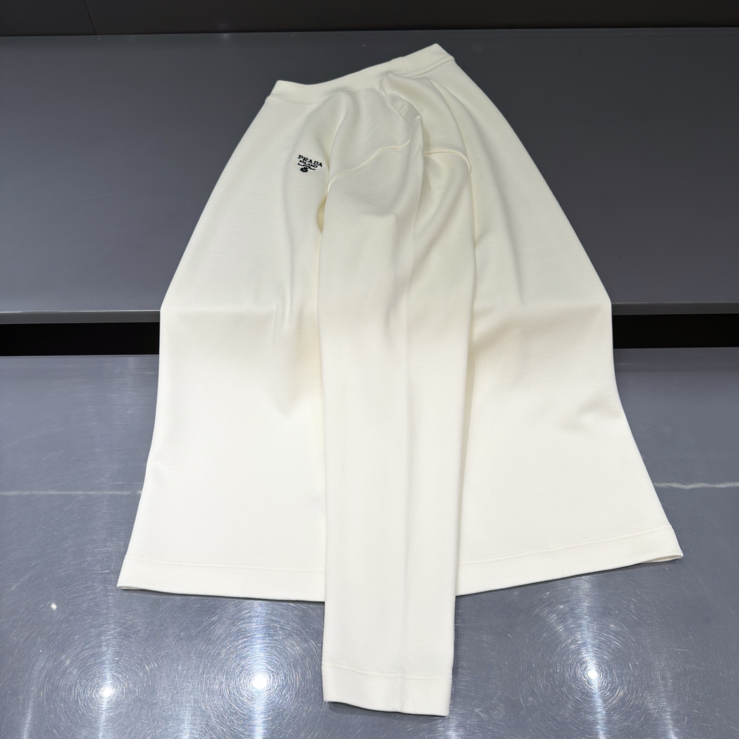 白色：细节特写