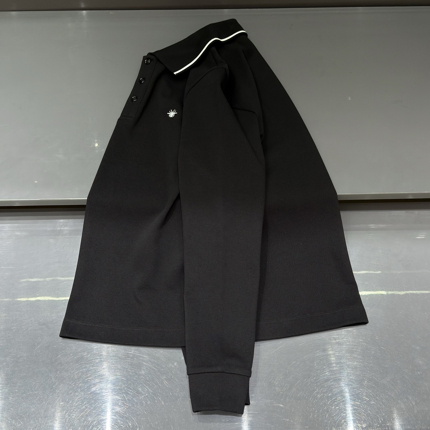 黑色：细节特写