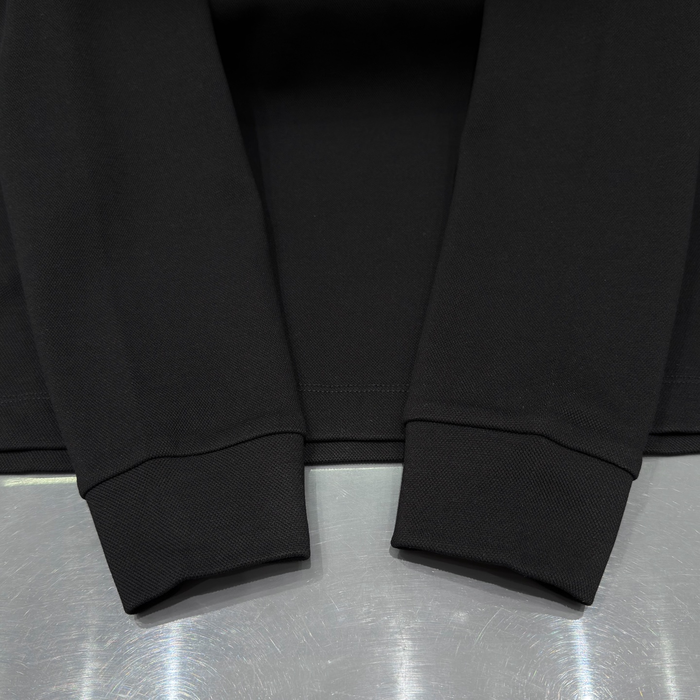 黑色：细节特写