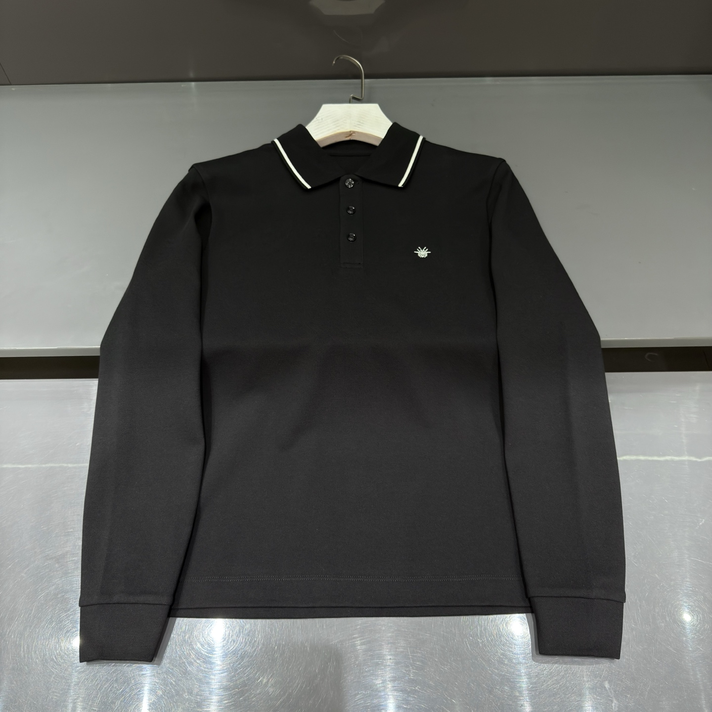 黑色：细节特写