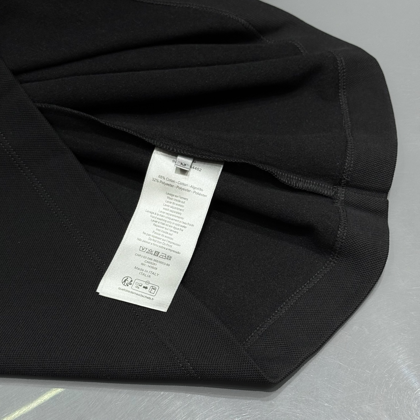 黑色：细节特写