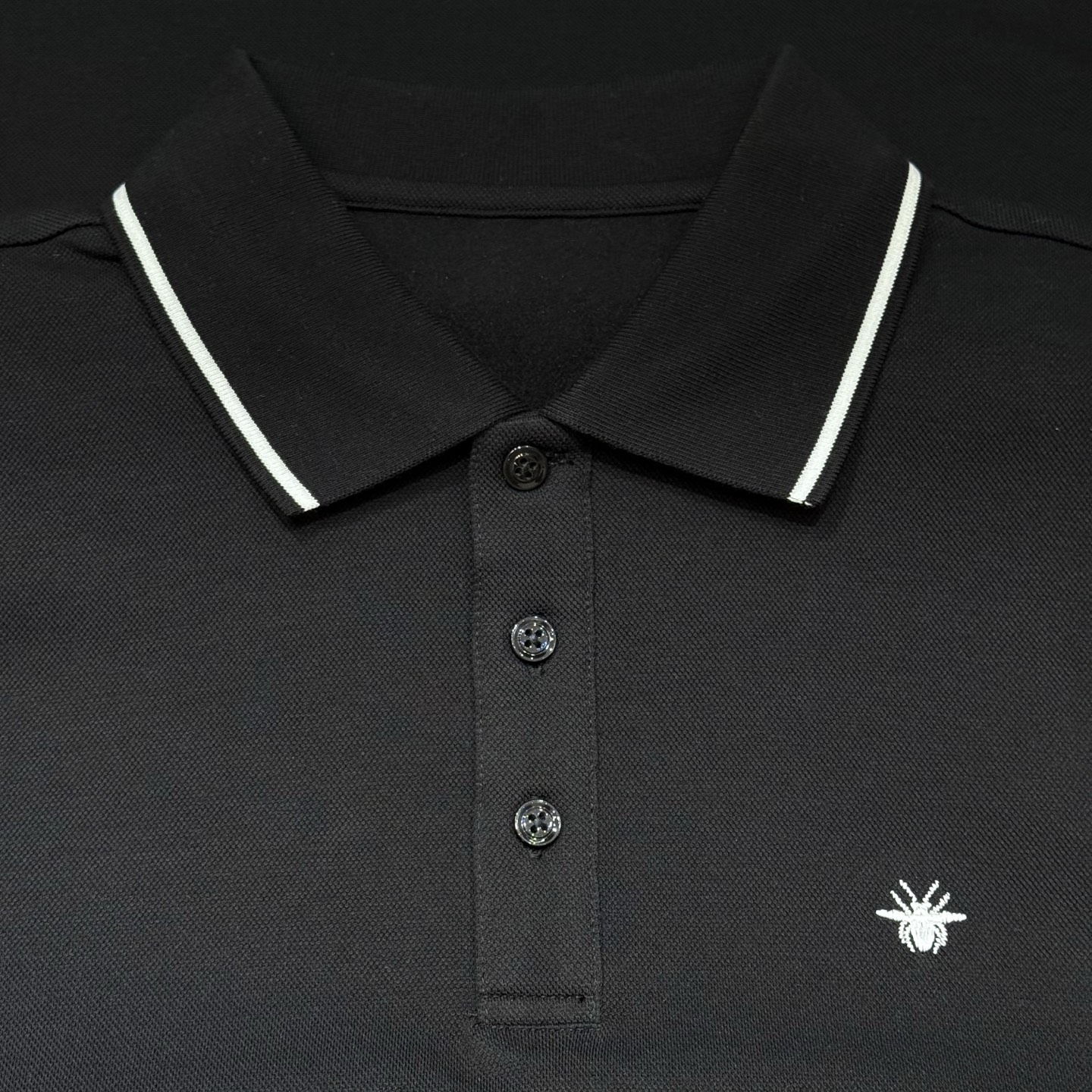 黑色：细节特写