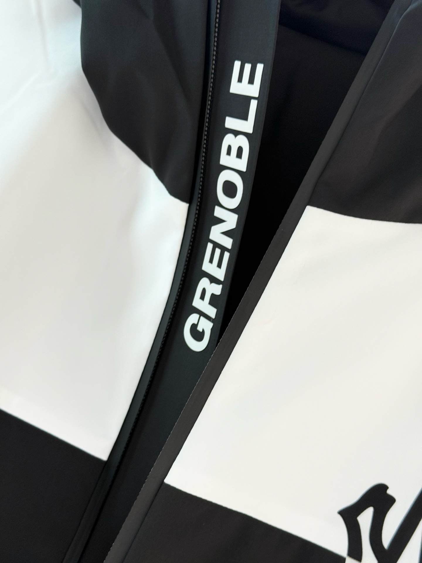 户外薄款棉服夹克外套 MON家族高端时装款休闲夹克棉服外套，贸易公司渠道货，25年F/W秋冬新品，海外代