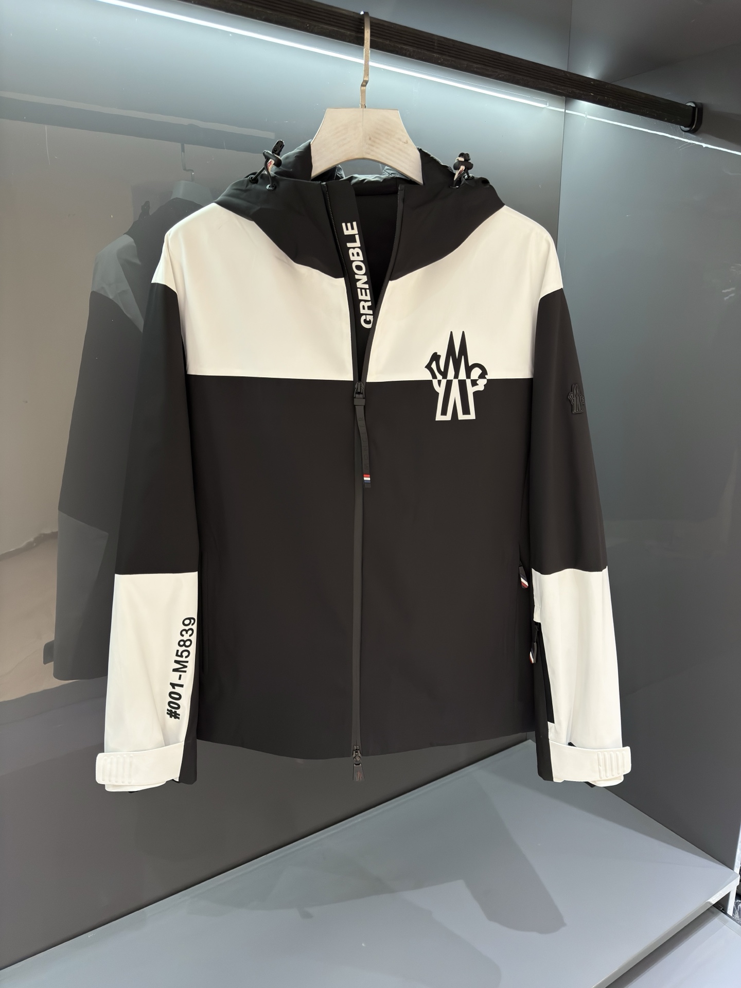 户外薄款棉服夹克外套 MON家族高端时装款休闲夹克棉服外套，贸易公司渠道货，25年F/W秋冬新品，海外代