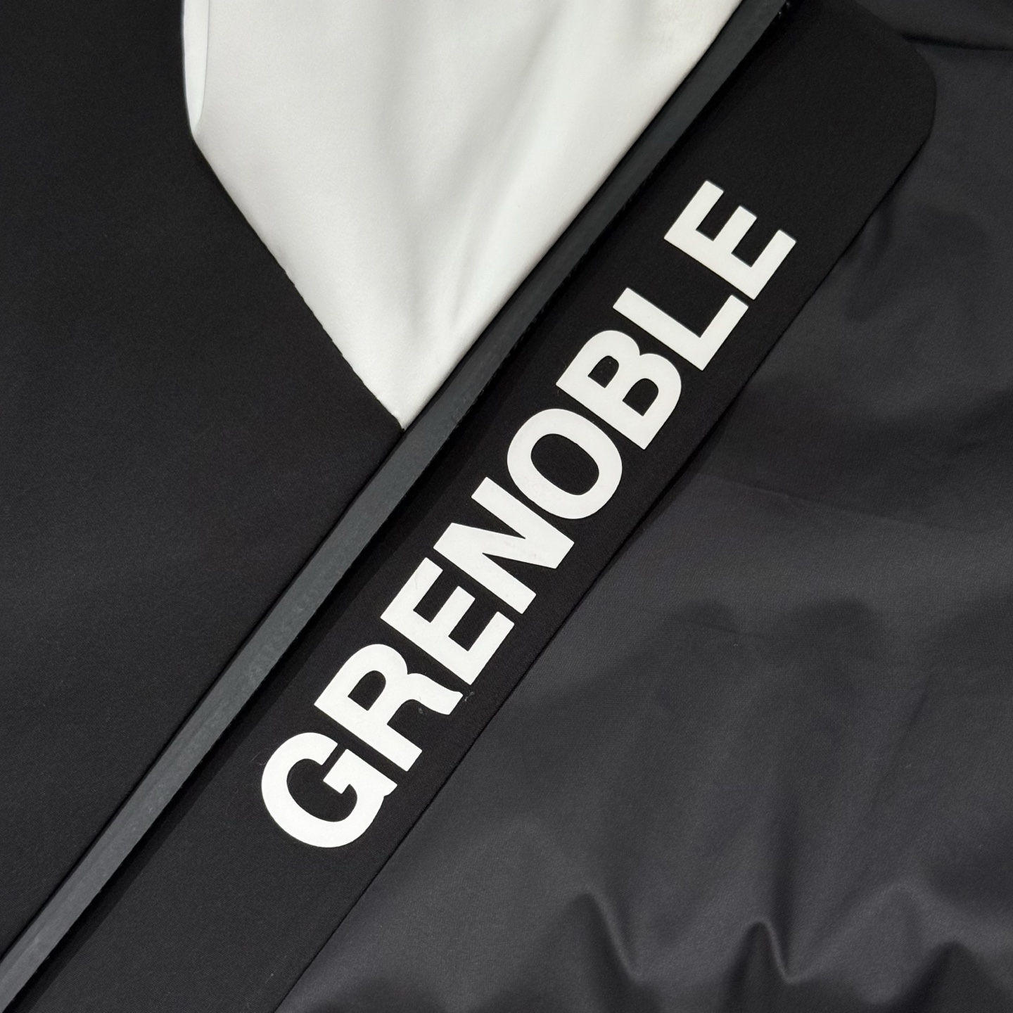 白色：细节特写