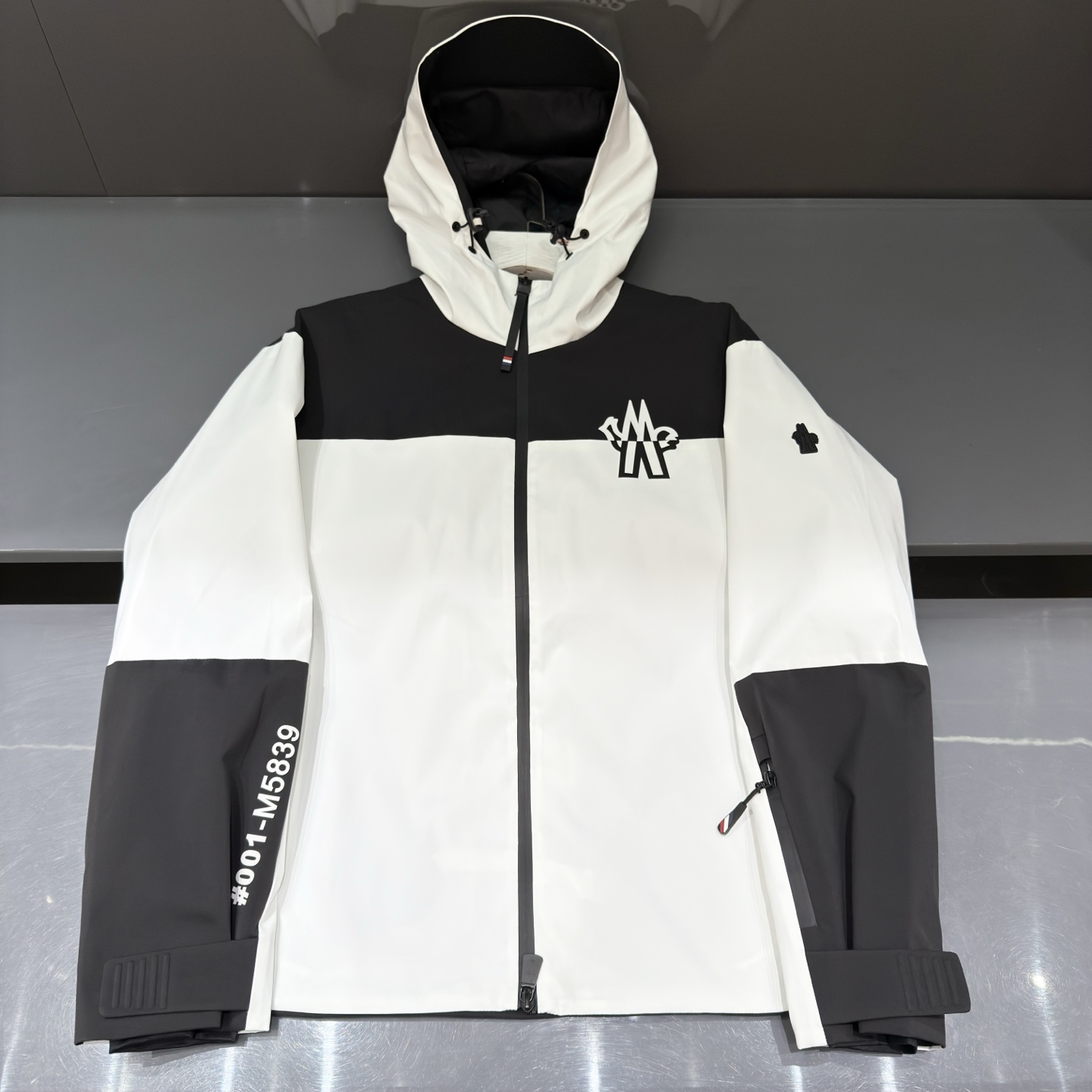 白色：细节特写