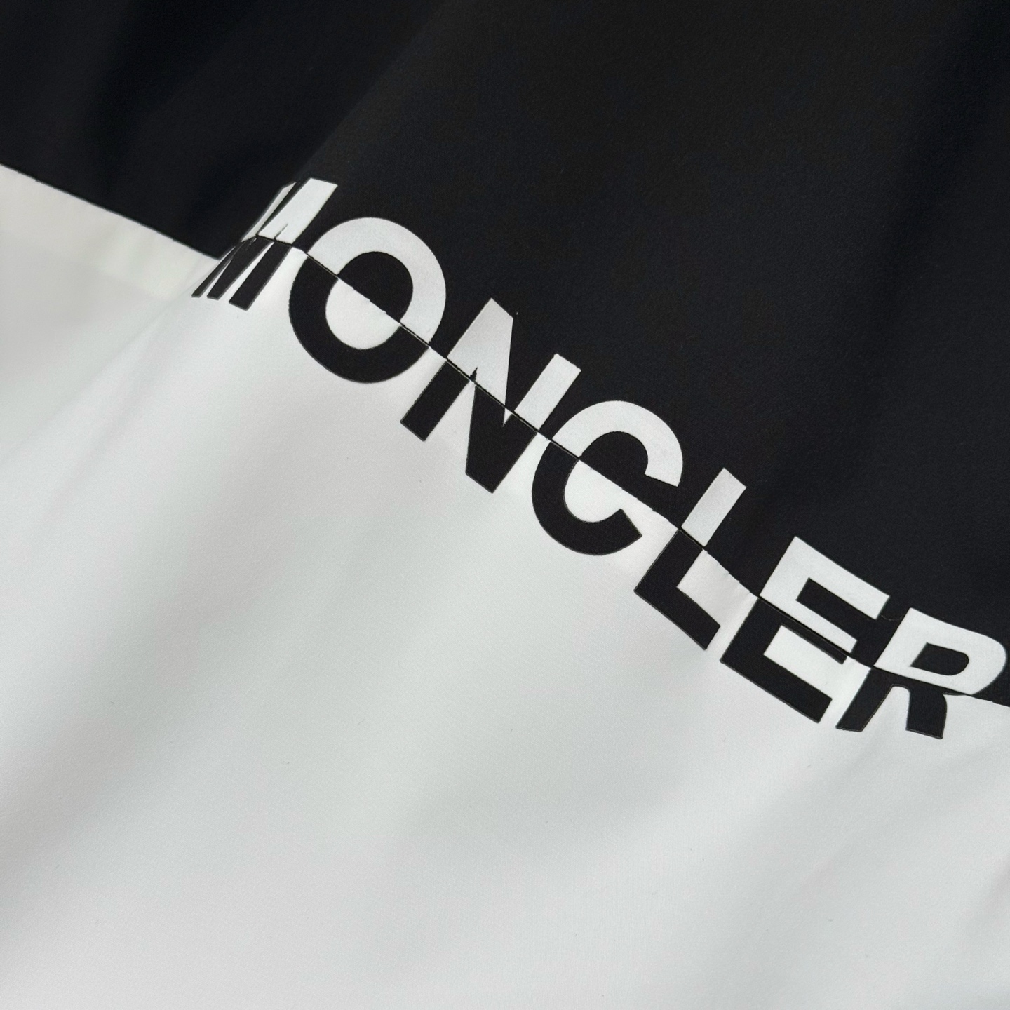 白色：细节特写