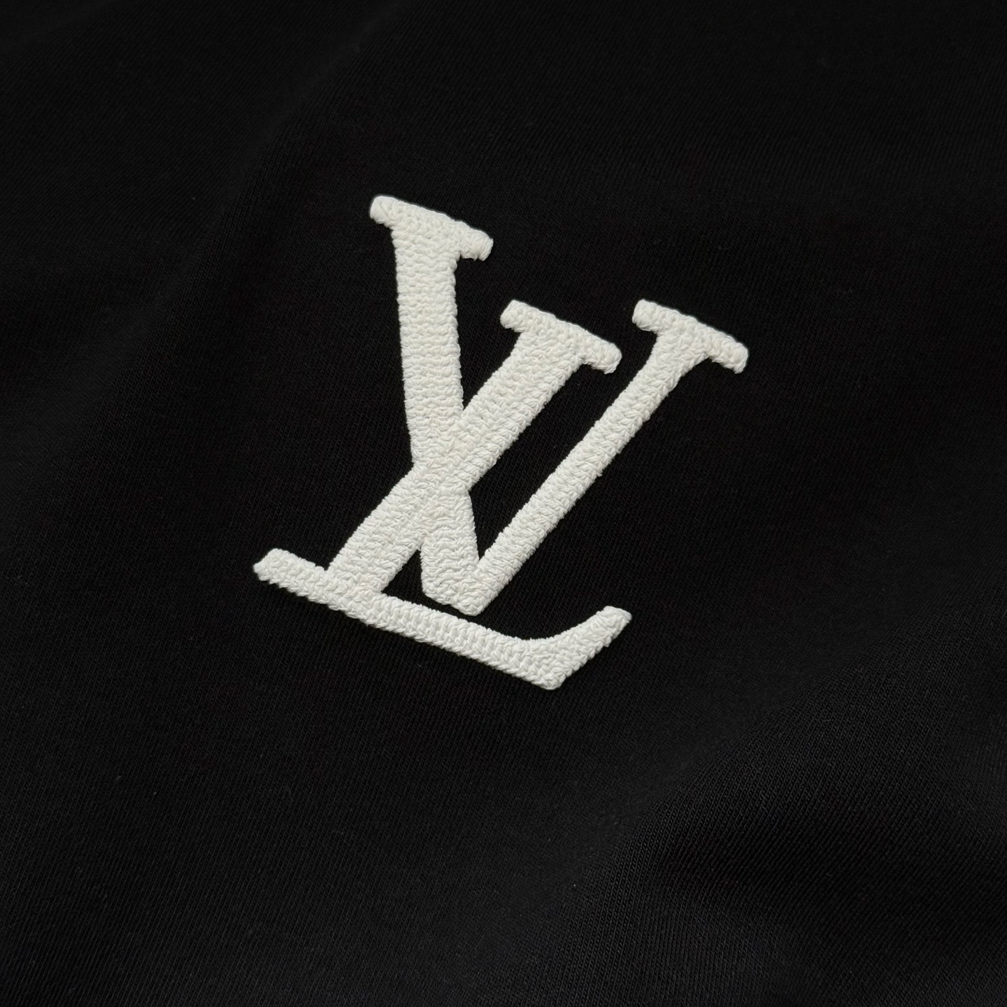 黑色：细节特写