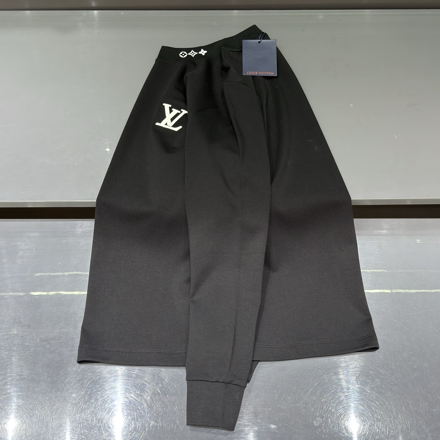 黑色：细节特写