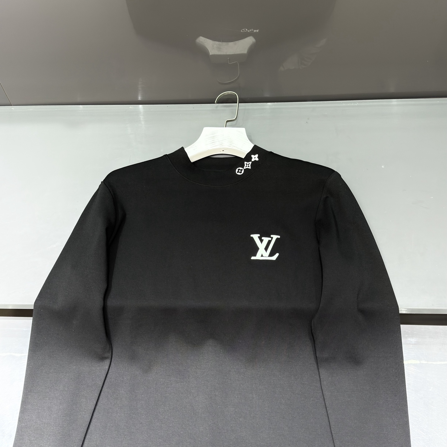 黑色：细节特写