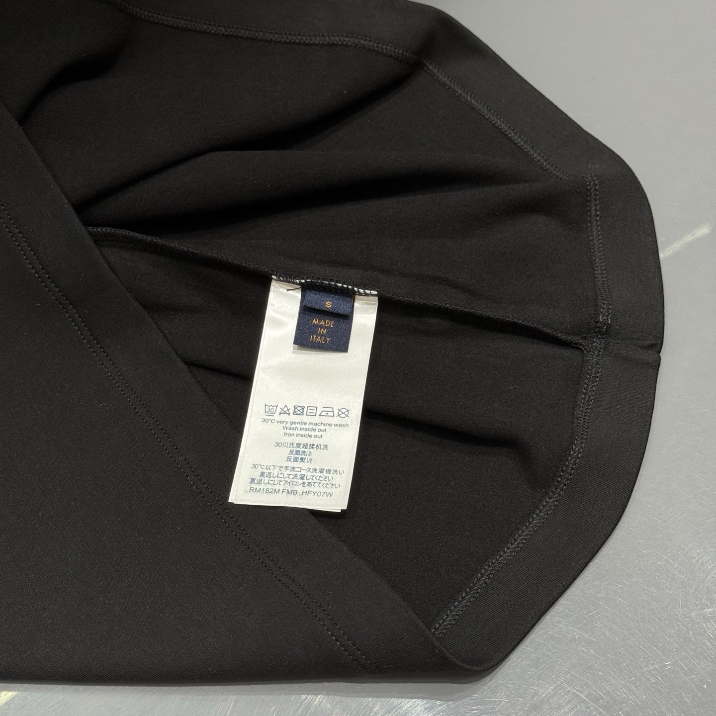 黑色：细节特写