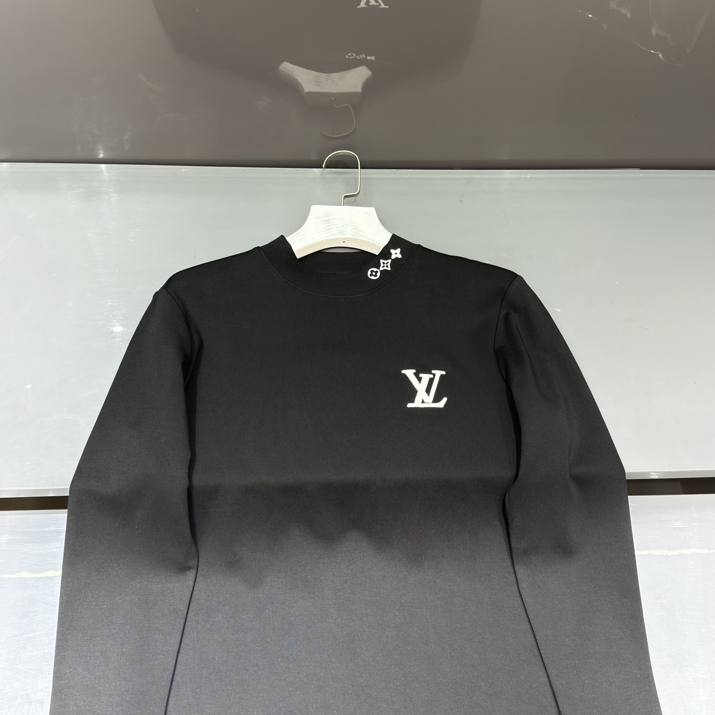 黑色：细节特写