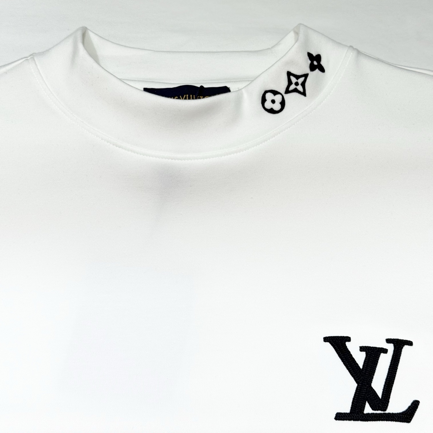 白色：细节特写