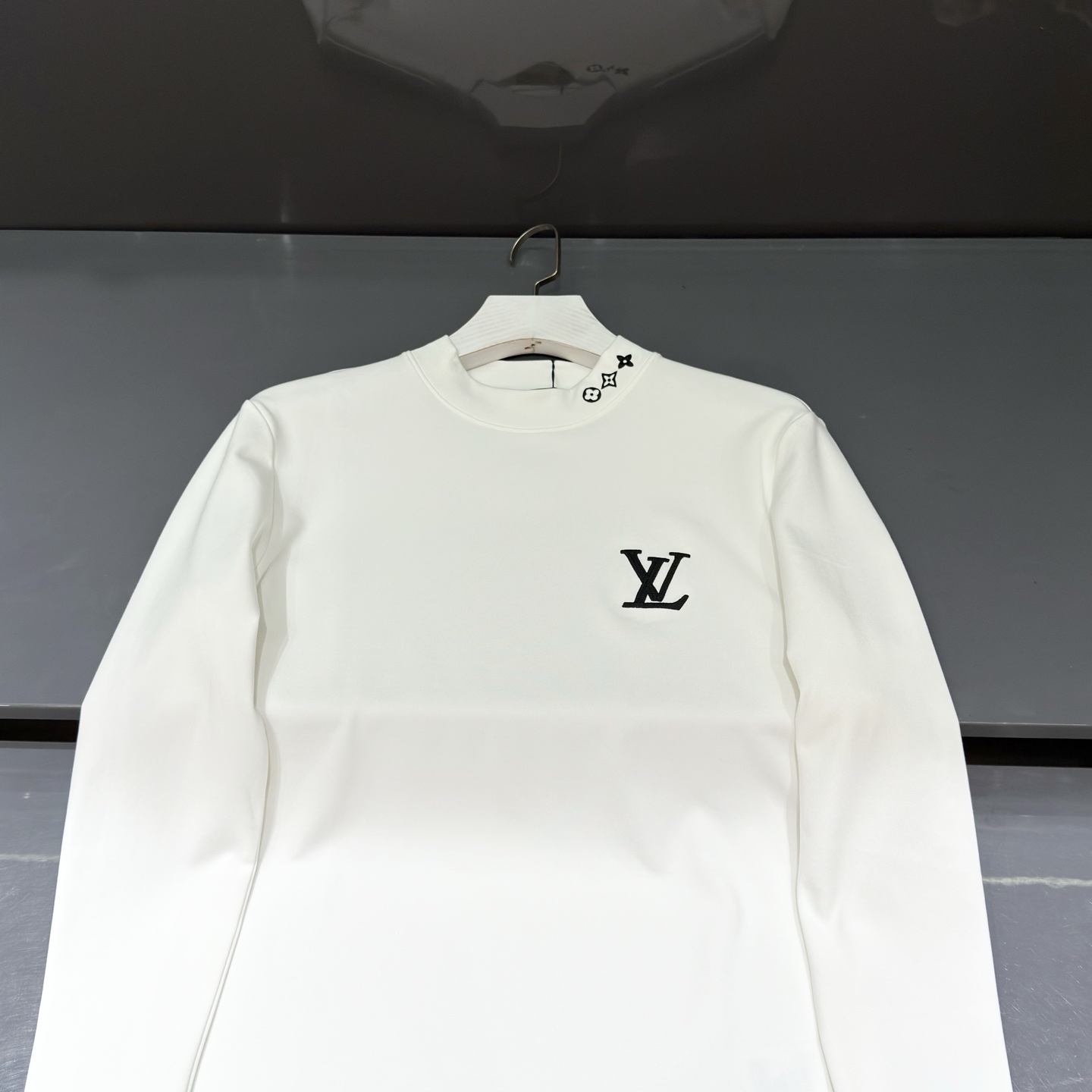 白色：细节特写