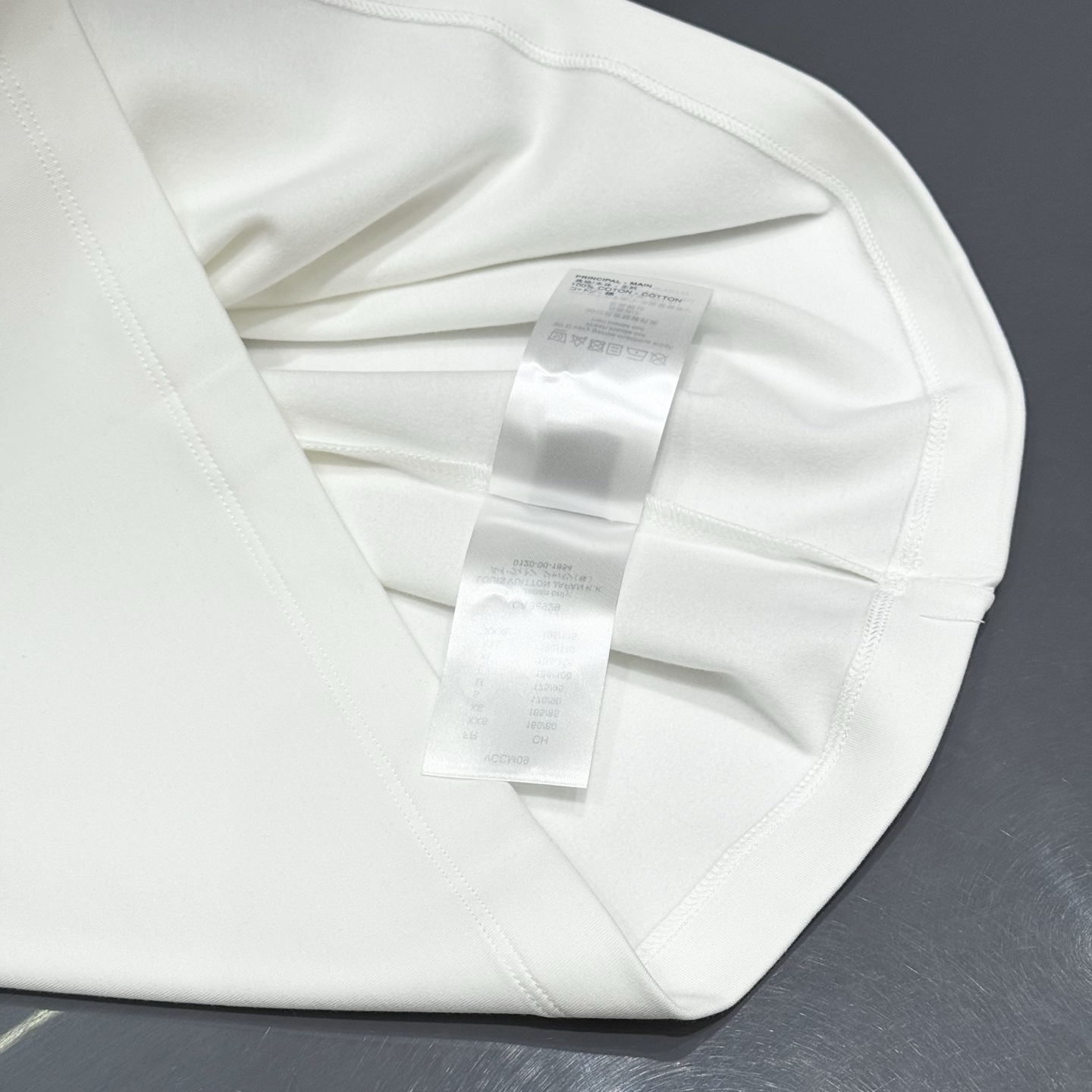 白色：细节特写