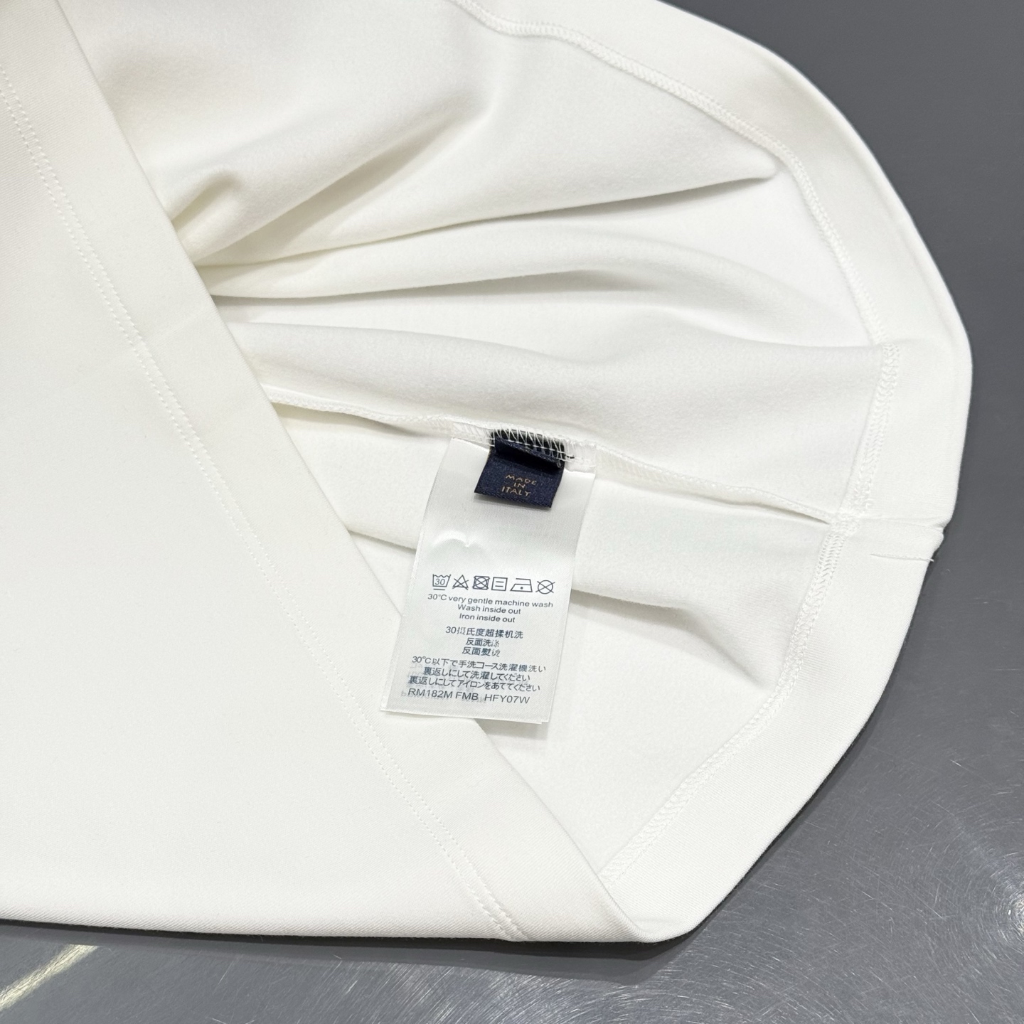 白色：细节特写