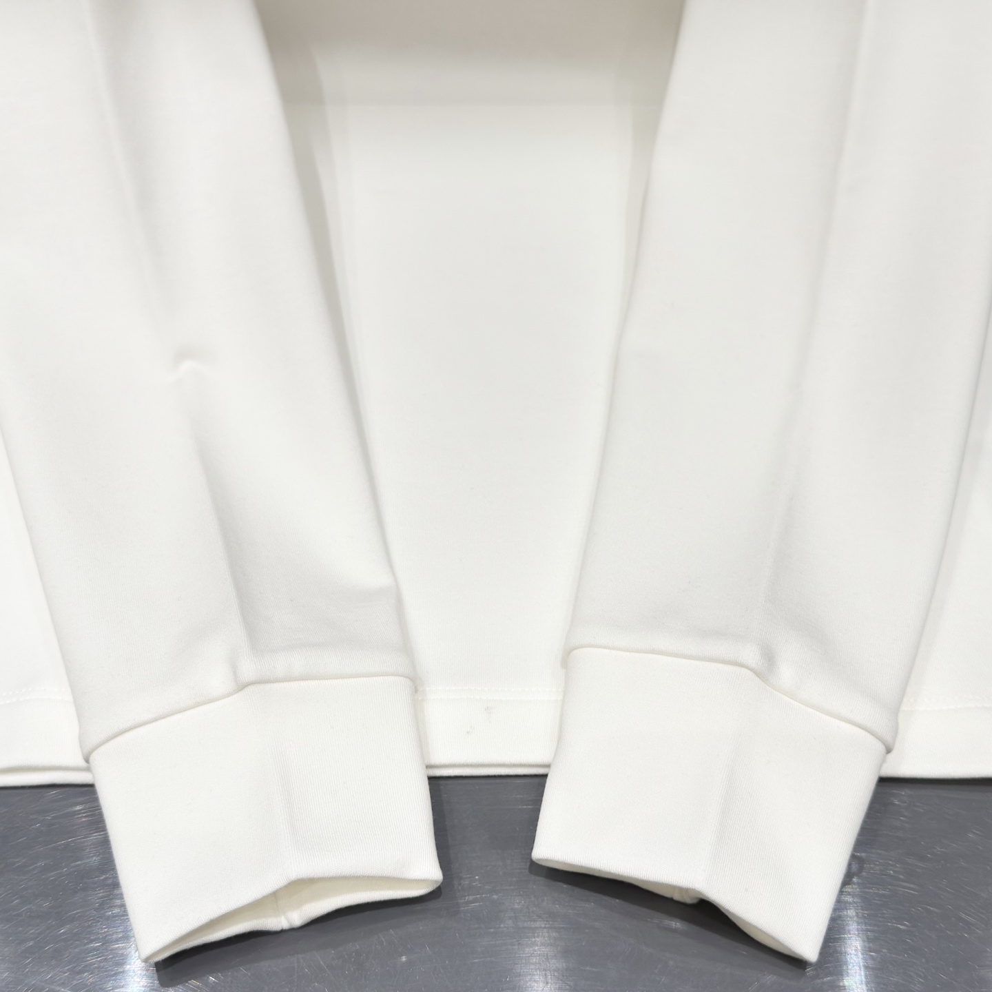 白色：细节特写