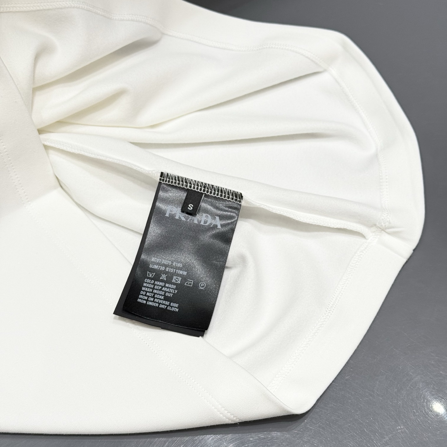 白色：细节特写