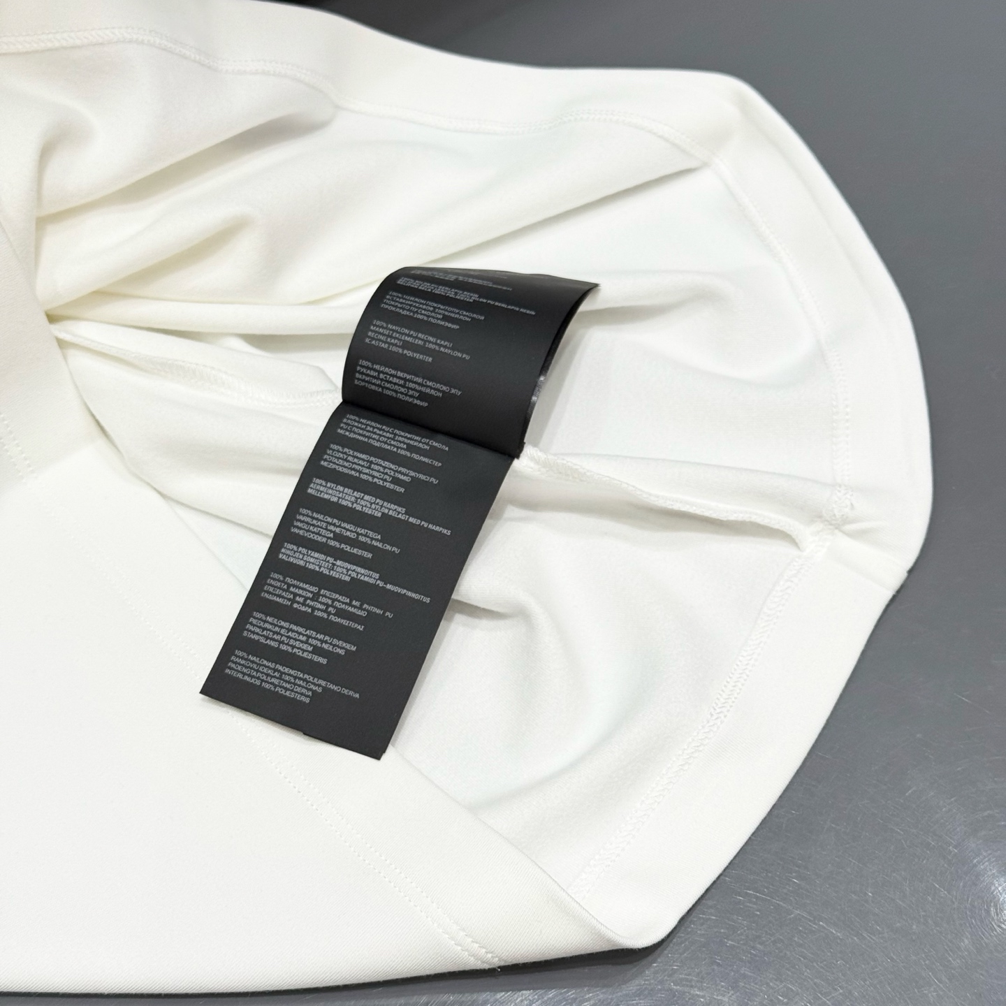 白色：细节特写