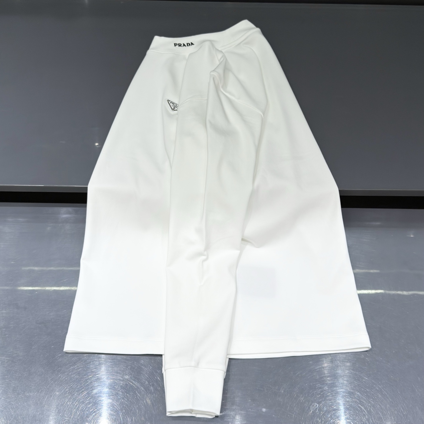 白色：细节特写