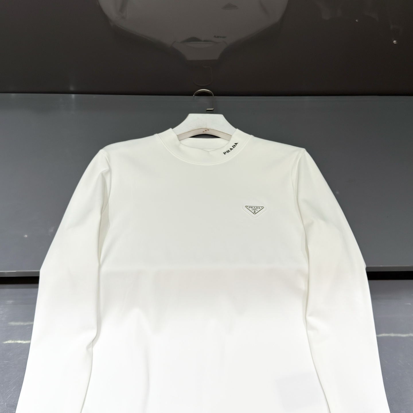 白色：细节特写