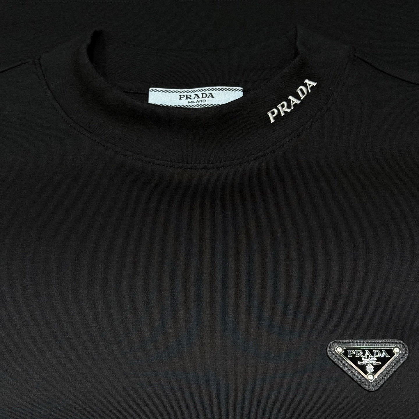 黑色：细节特写