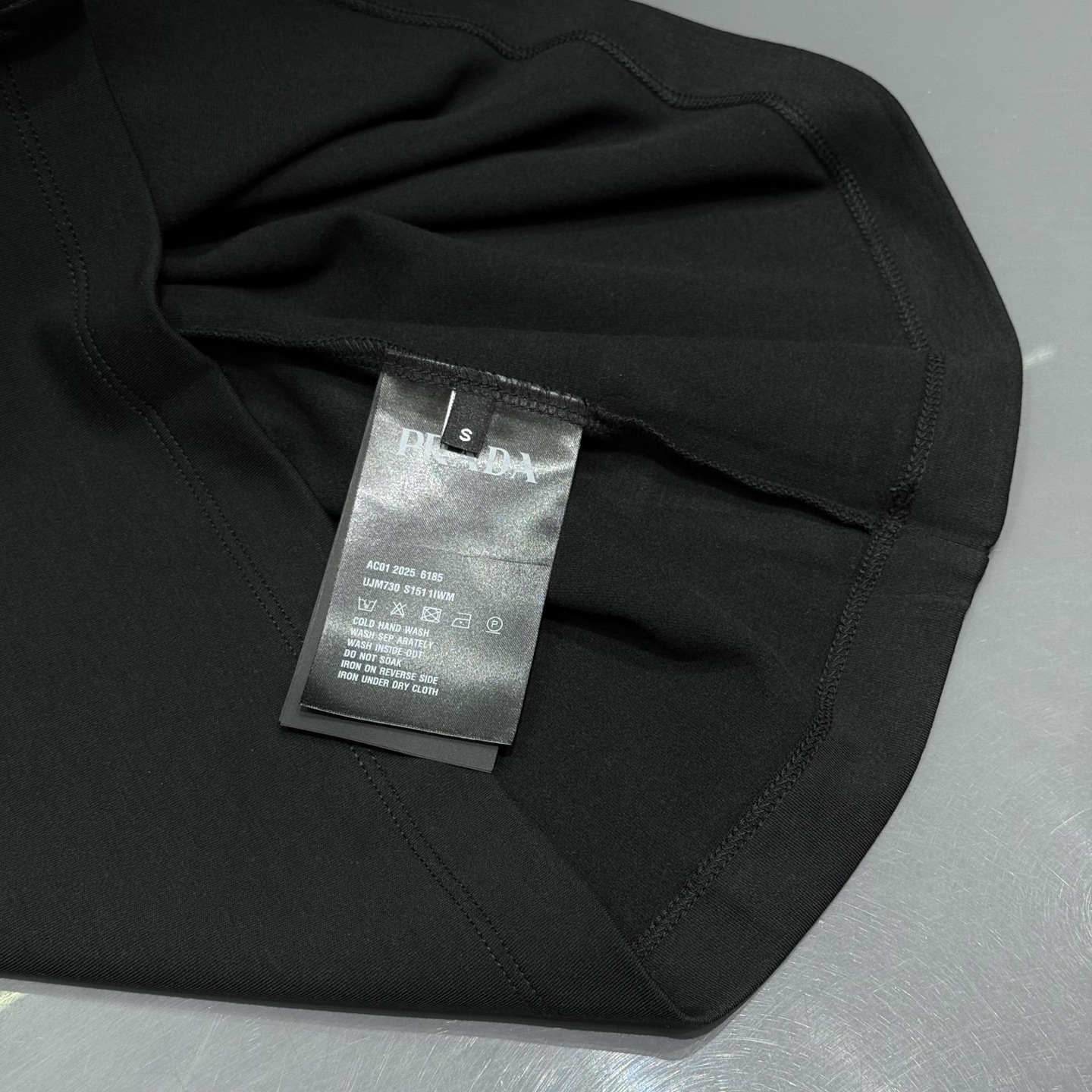 黑色：细节特写