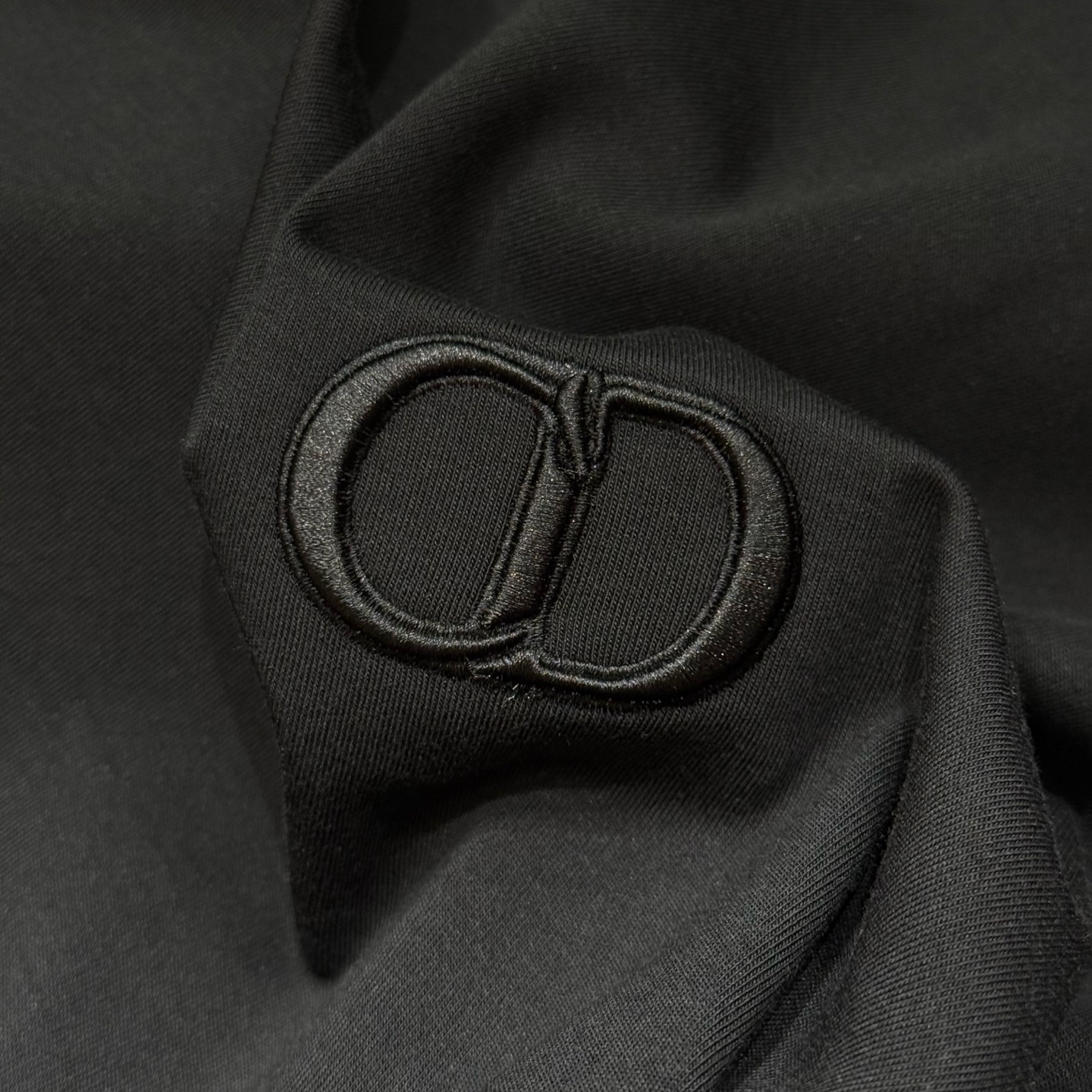 黑色：细节特写