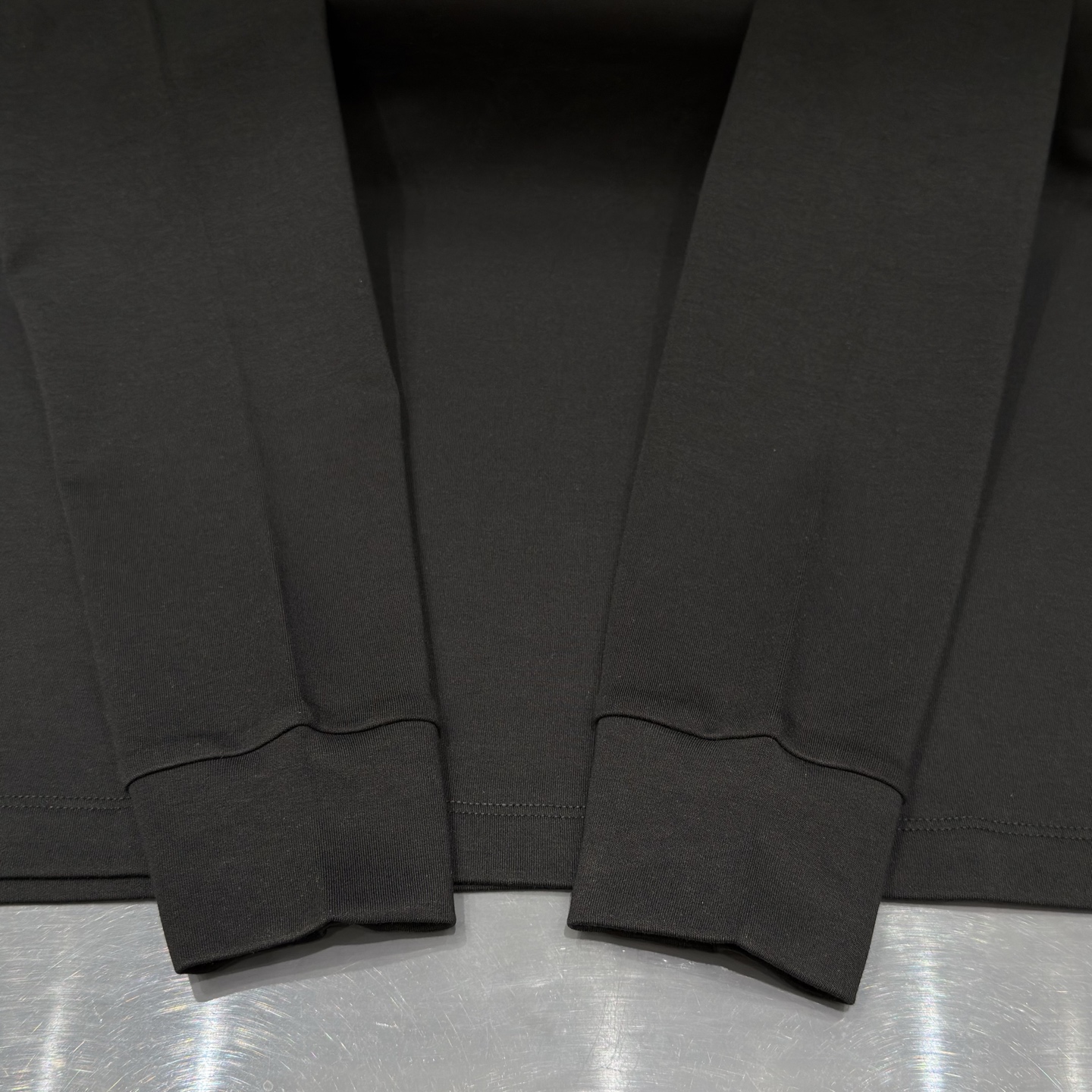 黑色：细节特写