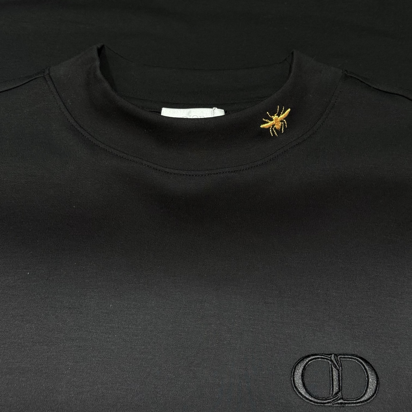 黑色：细节特写