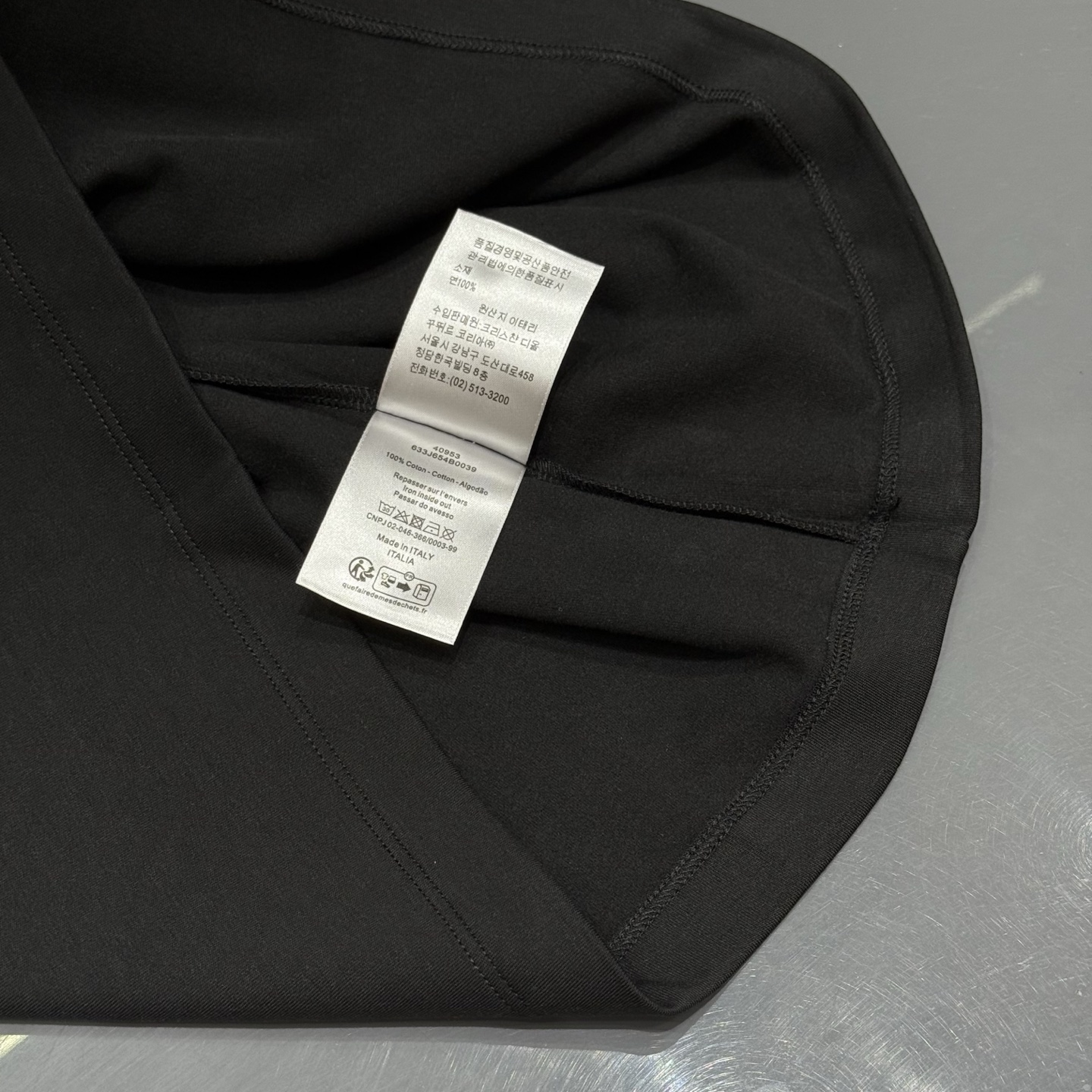 黑色：细节特写