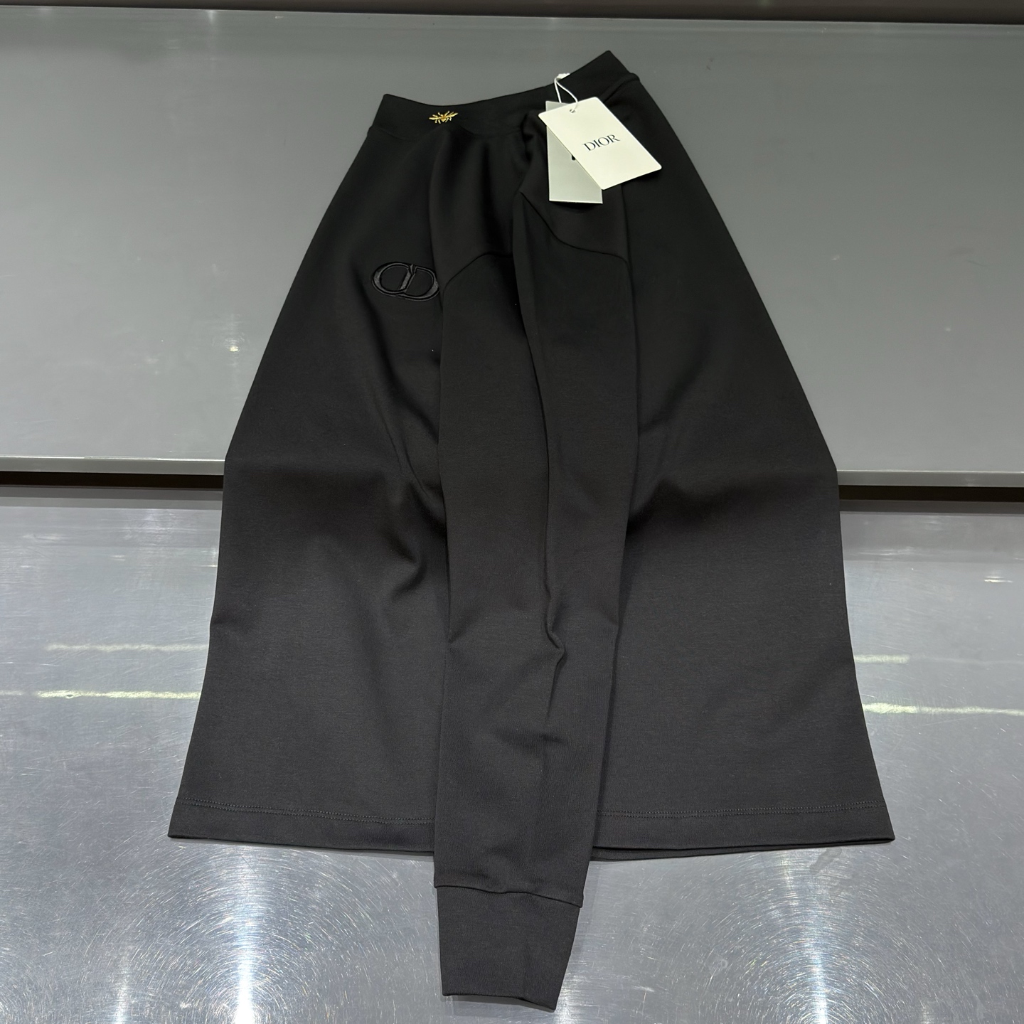 黑色：细节特写