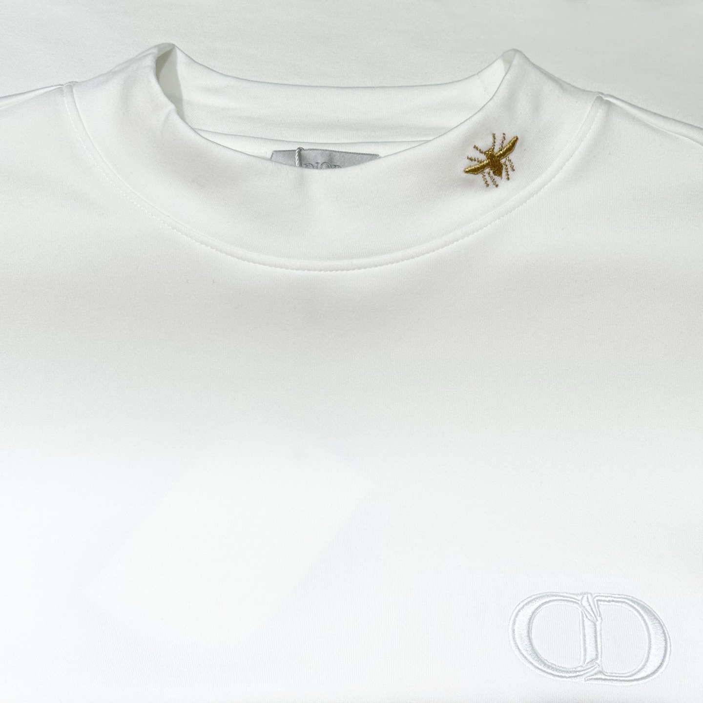 白色：细节特写