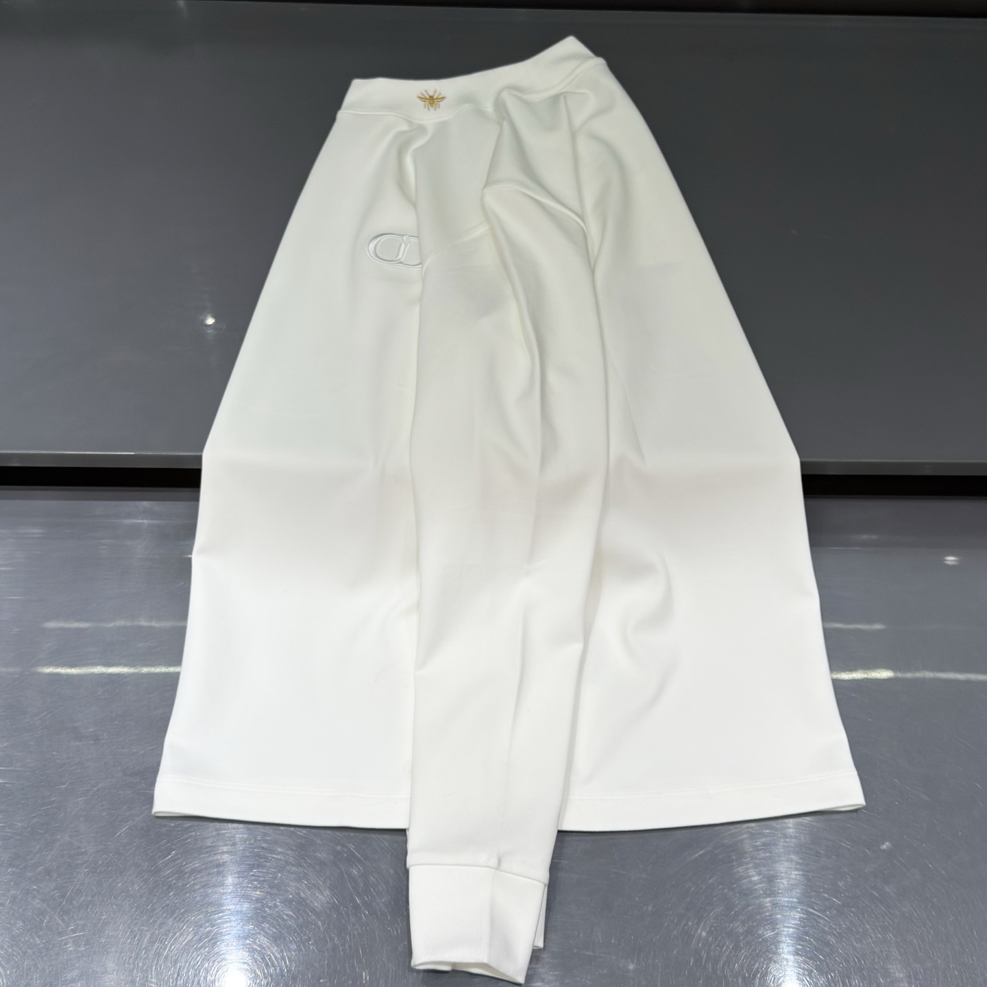 白色：细节特写