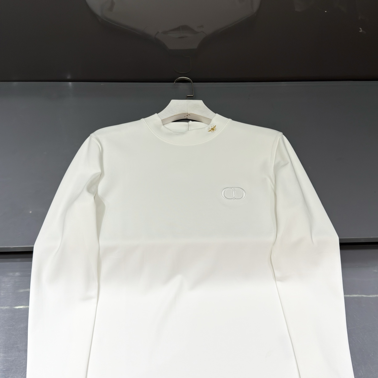 白色：细节特写