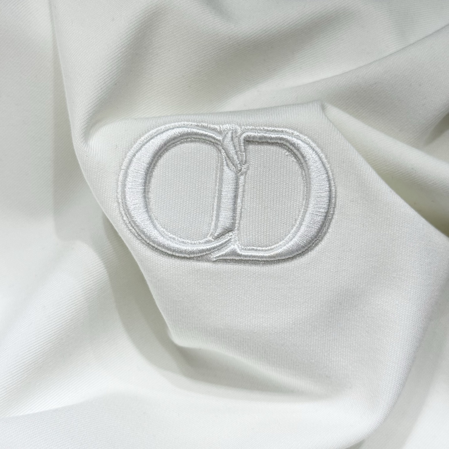 白色：细节特写