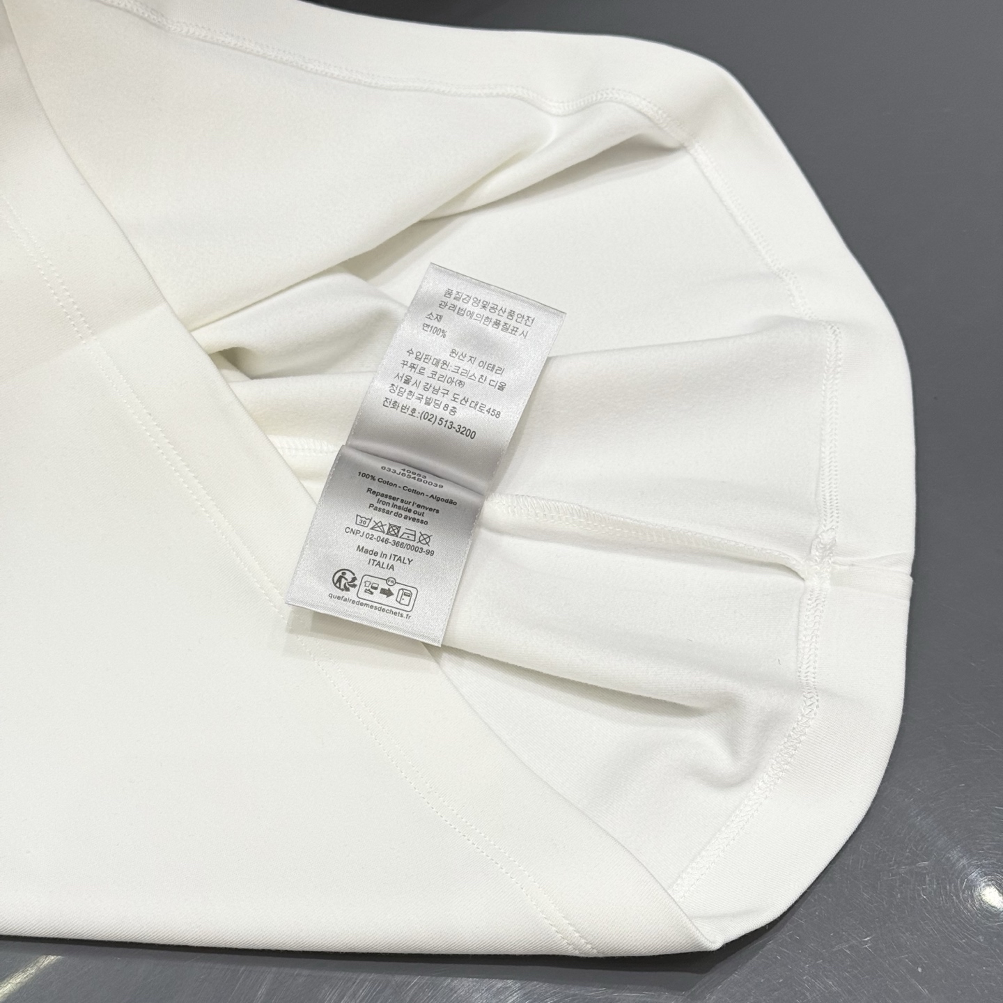 白色：细节特写