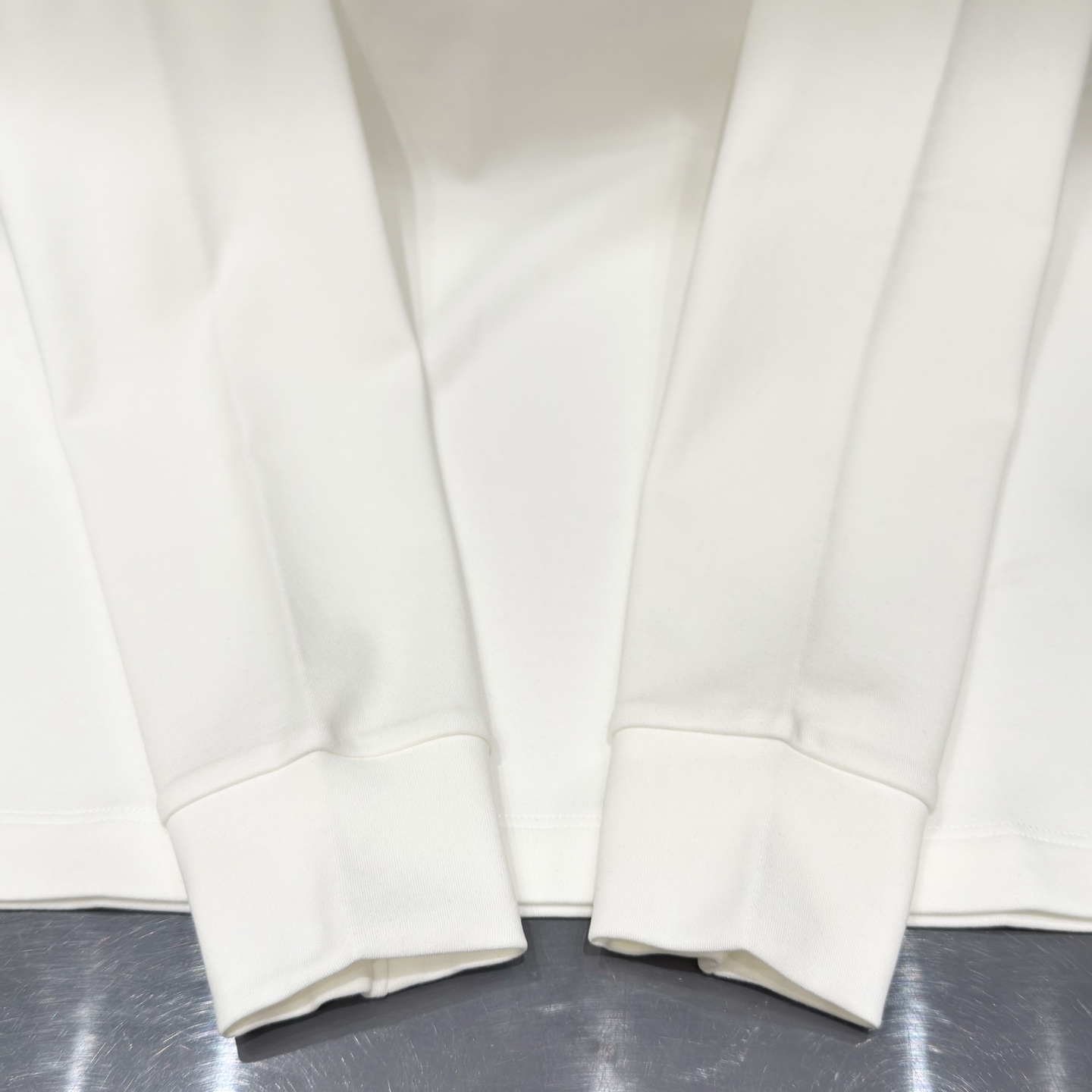 白色：细节特写