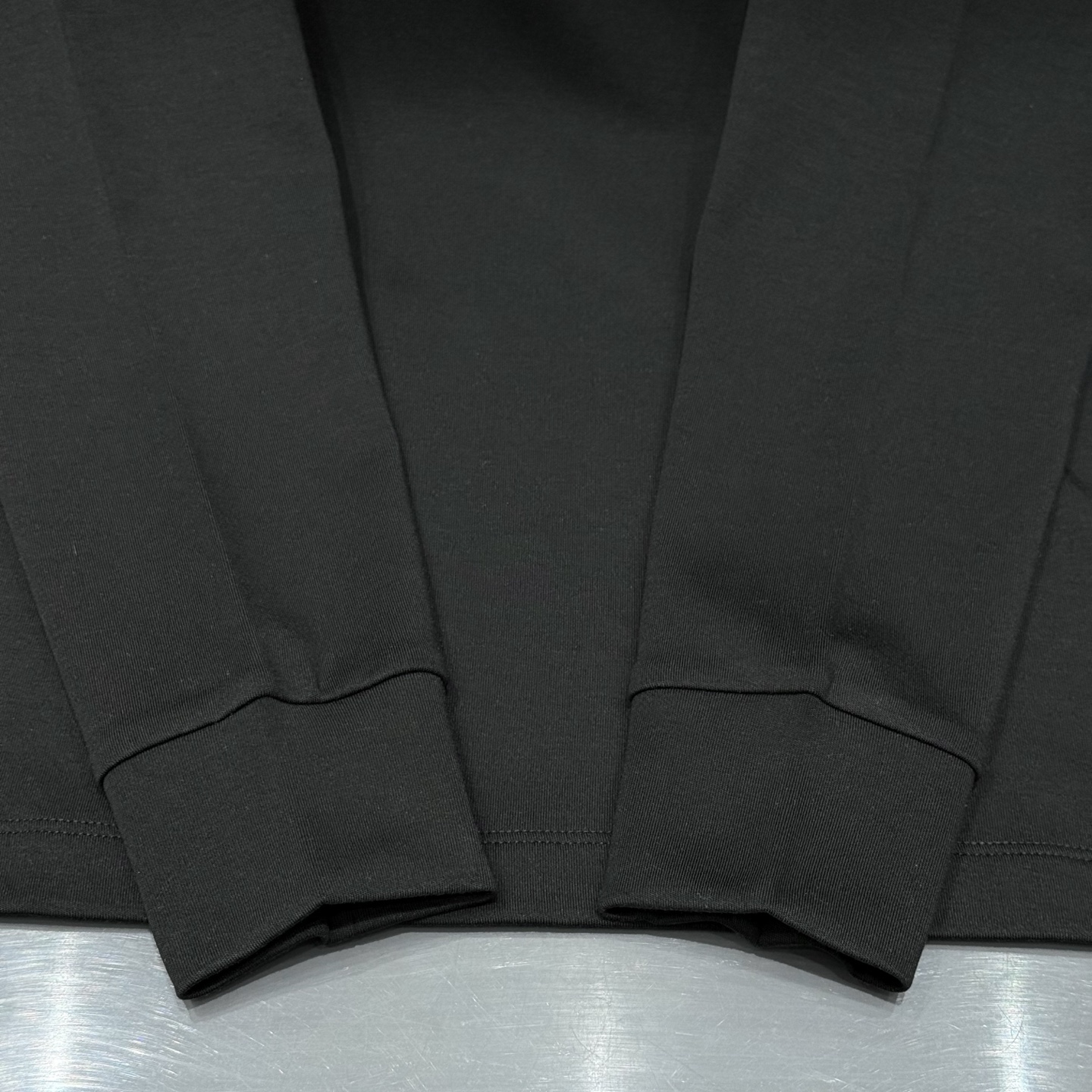 黑色：细节特写