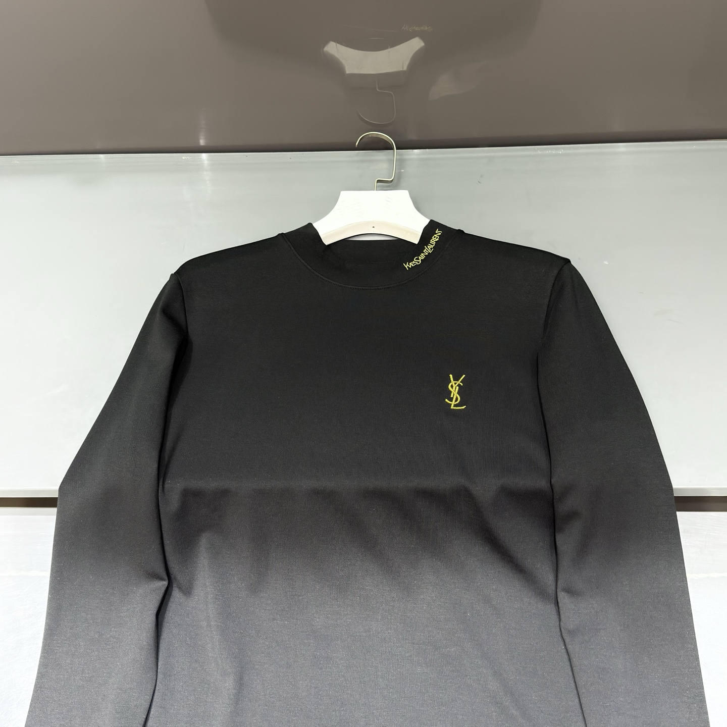 黑色：细节特写