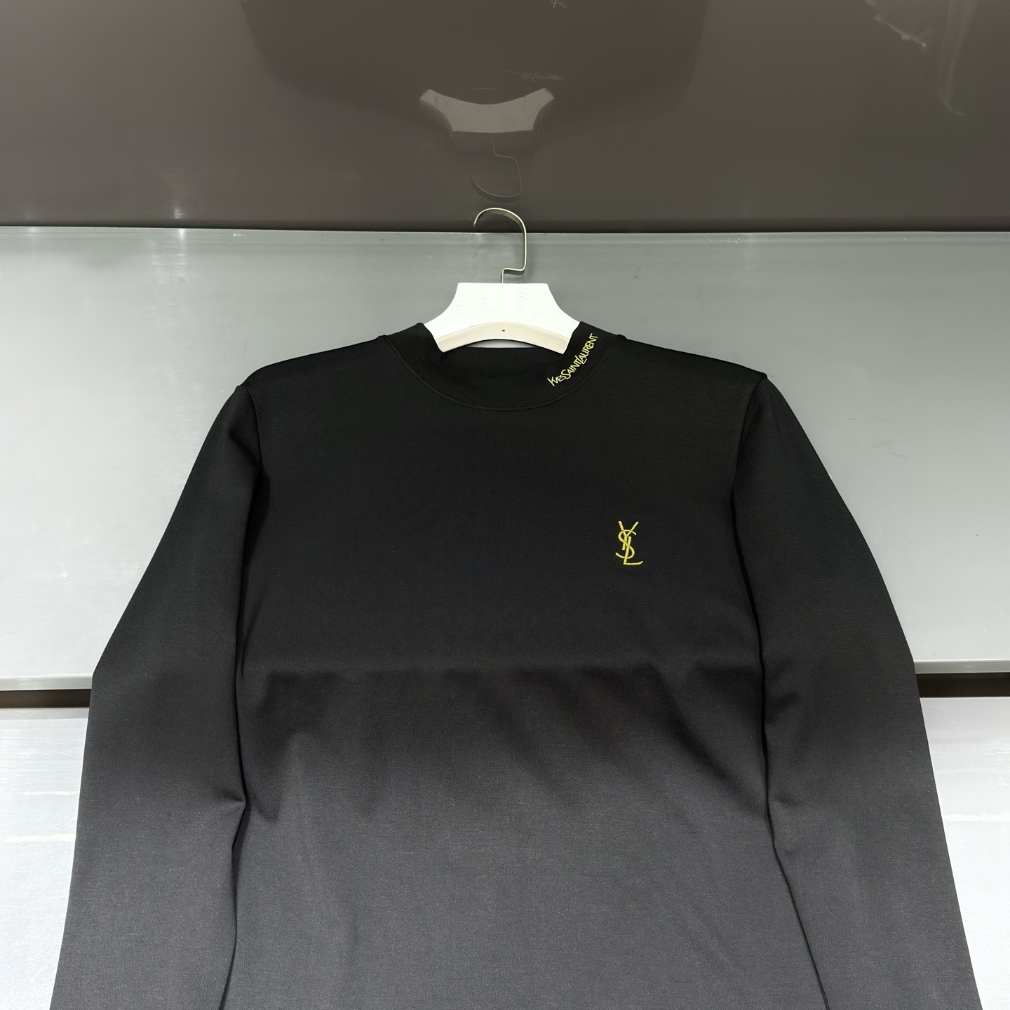 黑色：细节特写