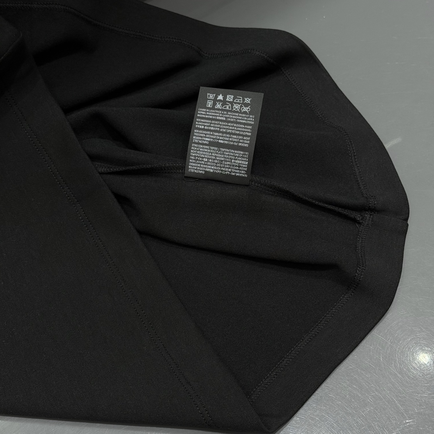 黑色：细节特写